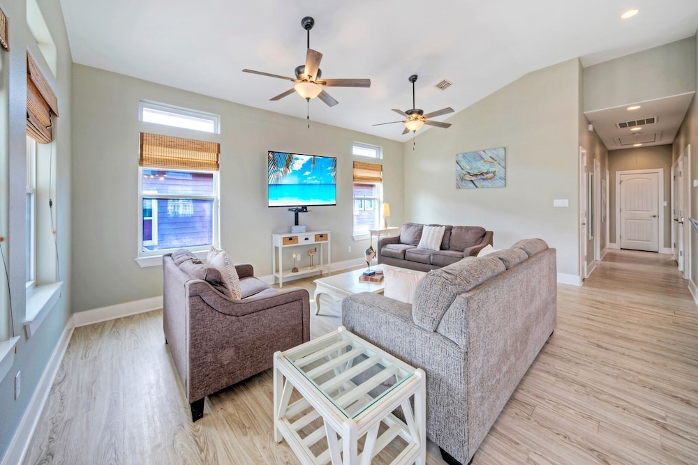 Casa Rosada by Avantstay Easy Beach Access Spacious Balcony Deck