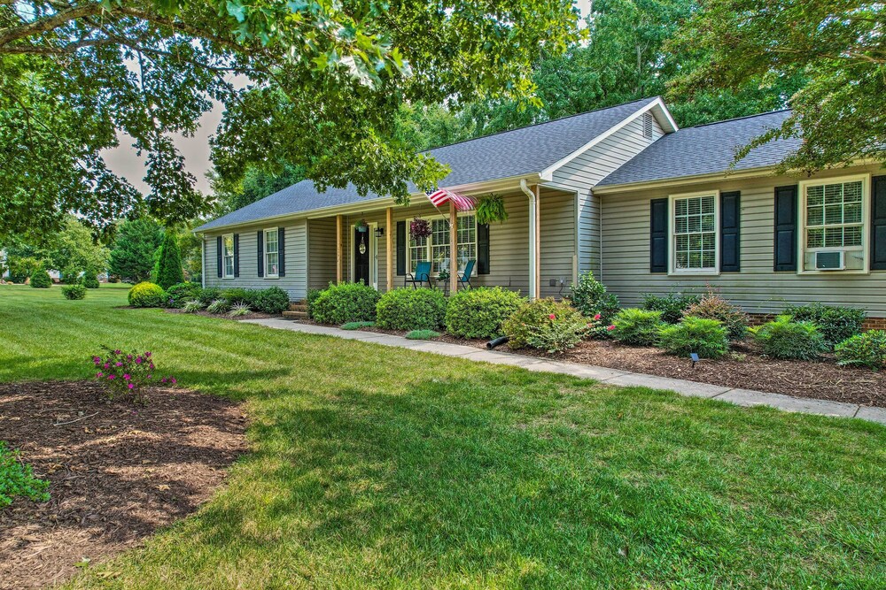 Hotel Unique, All-encompassing Family Farmstead! - Image 1