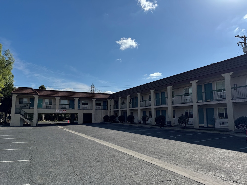 Royale Inn Motel