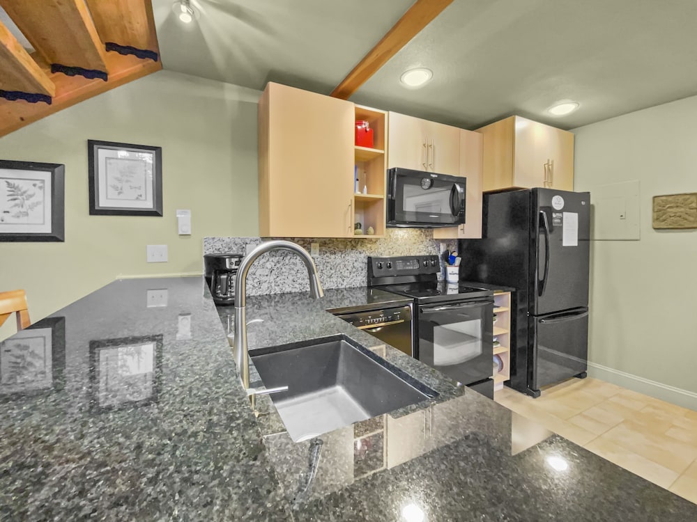 Peak Seven  2 Bedroom Home by RedAwning