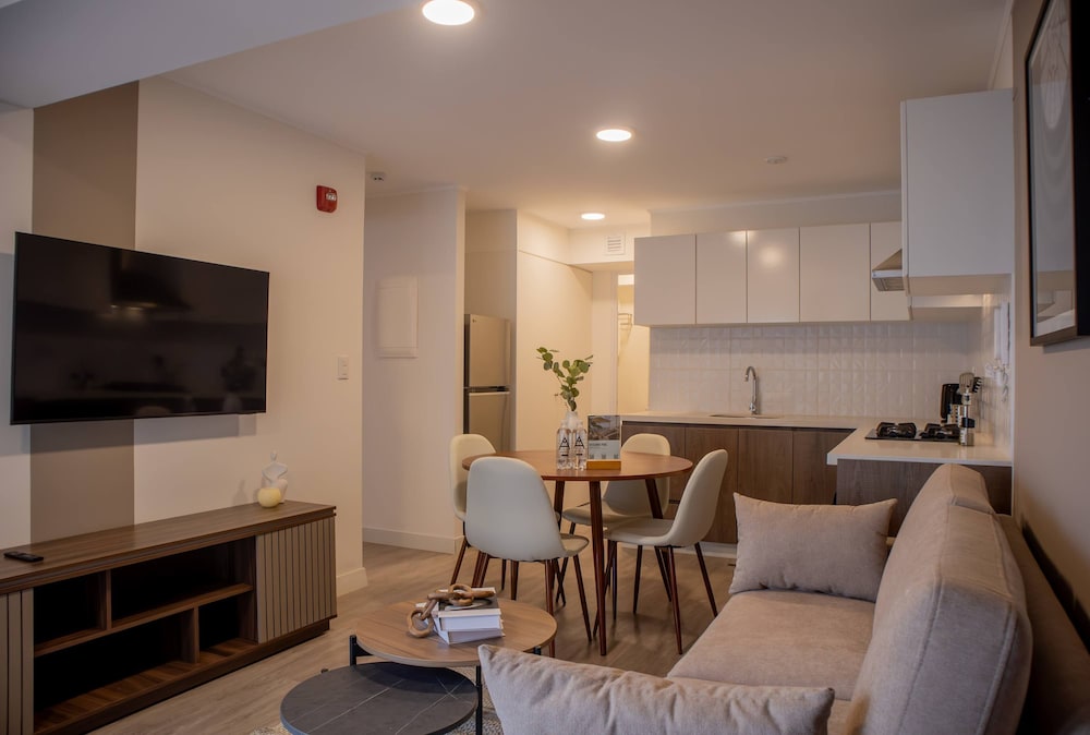 w Majestic 2BR w Balcony in Miraflores