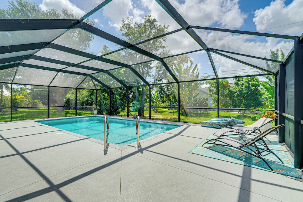 Quiet Neighborhood! Poolside Oasis in Cape Coral