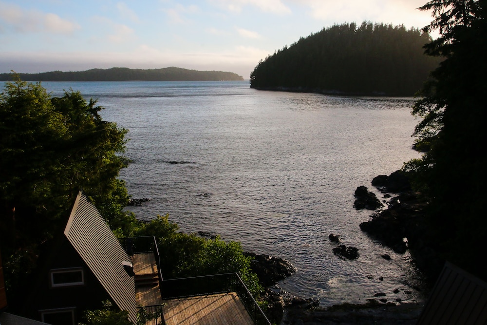 Tofino Vacations - Duffin Cove Oceanfront Lodging - Property Image 3