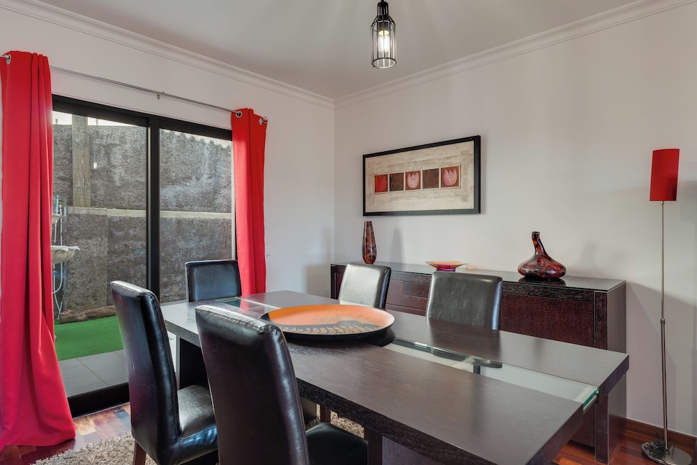 Andrade's Villa by HRM