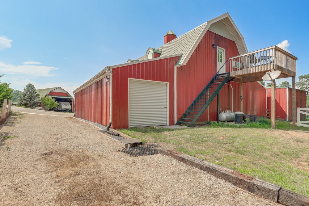 Lake Allatoona Area Studio w/ 2 Decks & Farm Views