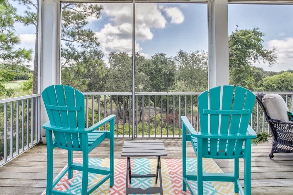 Gulf Shores Escape Walk to Waves Pool Golf Views