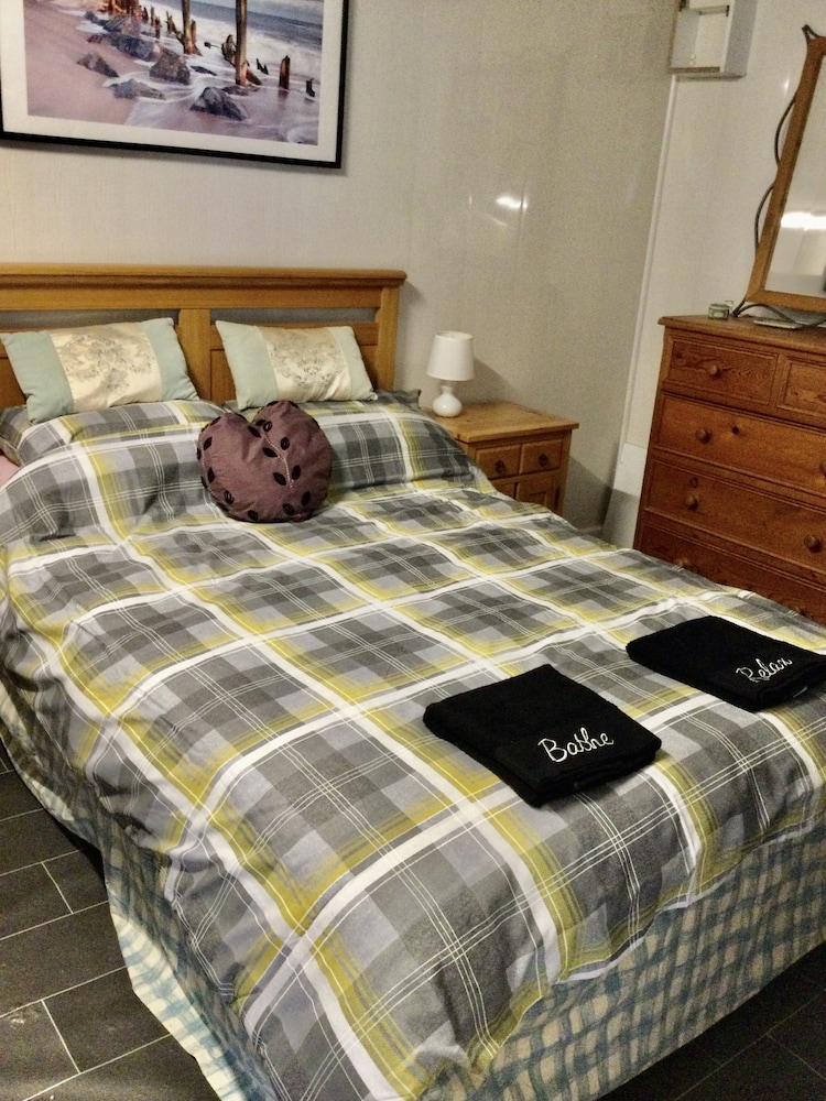 Stunning 2-bed Cottage Countryside Outside Ayr view 2