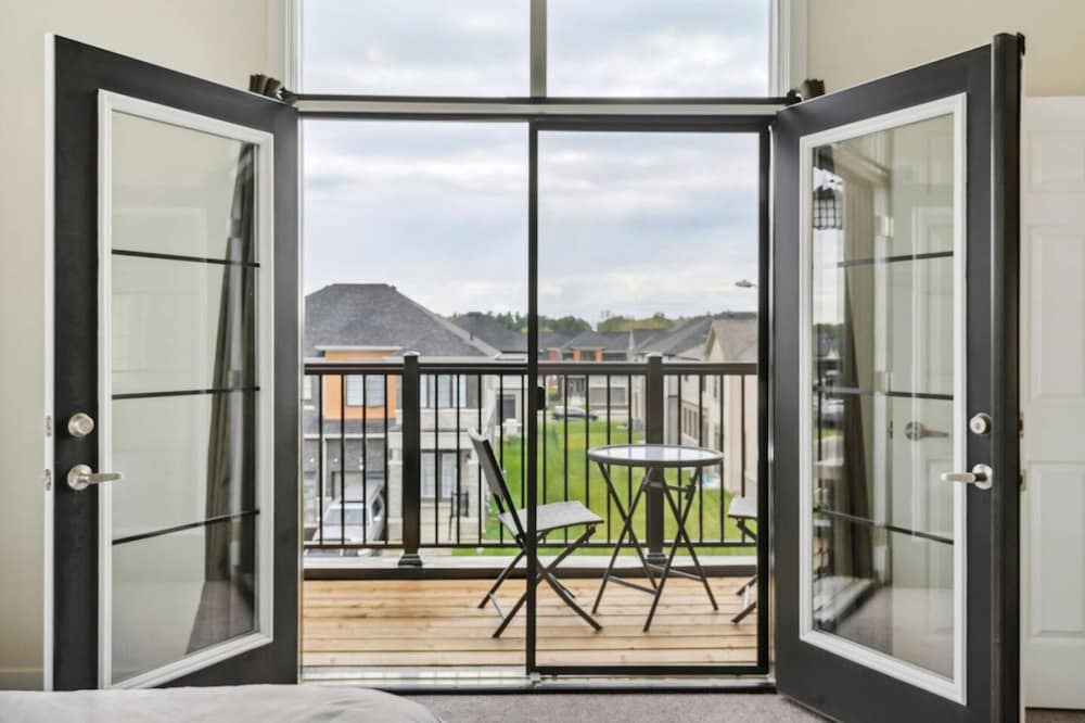 A Brand New 4BR Townhouse in Thorold Retreat