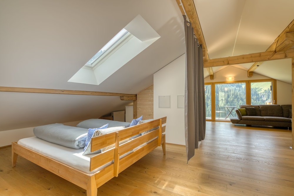 HUS 24 view 2
