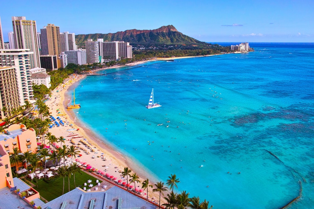 Waikiki Banyan Condo w/ King Bed & Parking, Near Beach