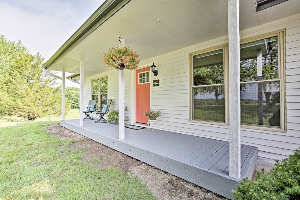 Modern Excelsior Springs Home w/ Deck & 3 Acres!