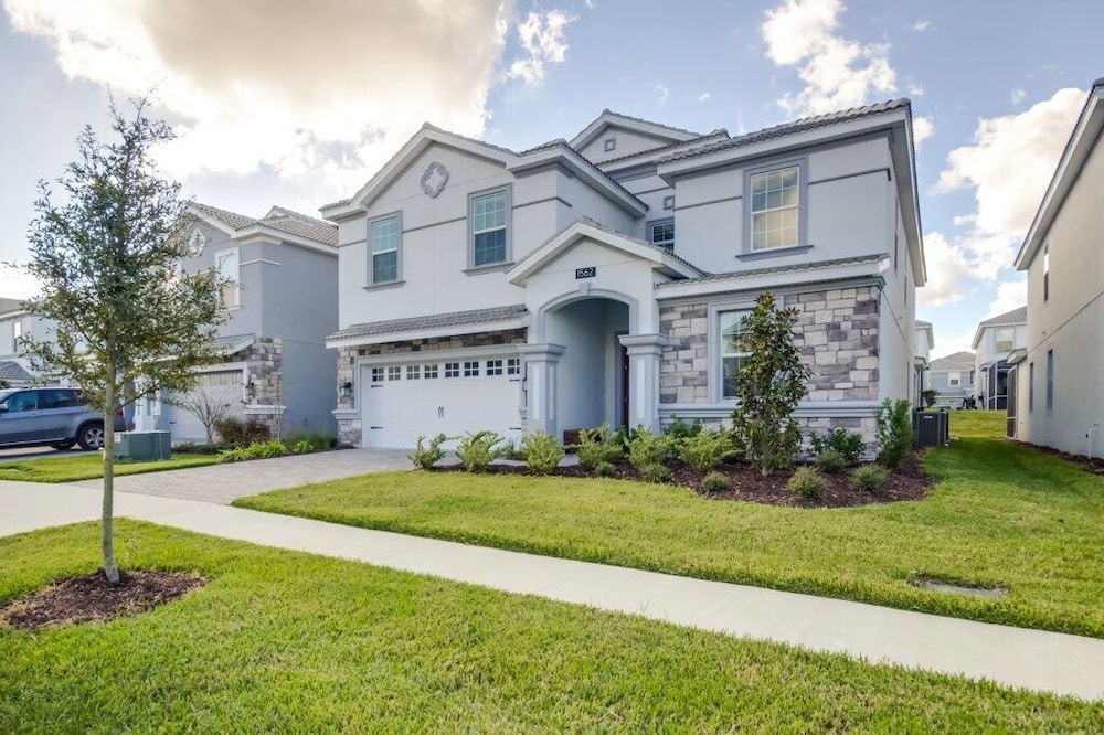 Themed Kids Room & Movie Theater Room 8 Bedroom Villa by Redawning - Image 1