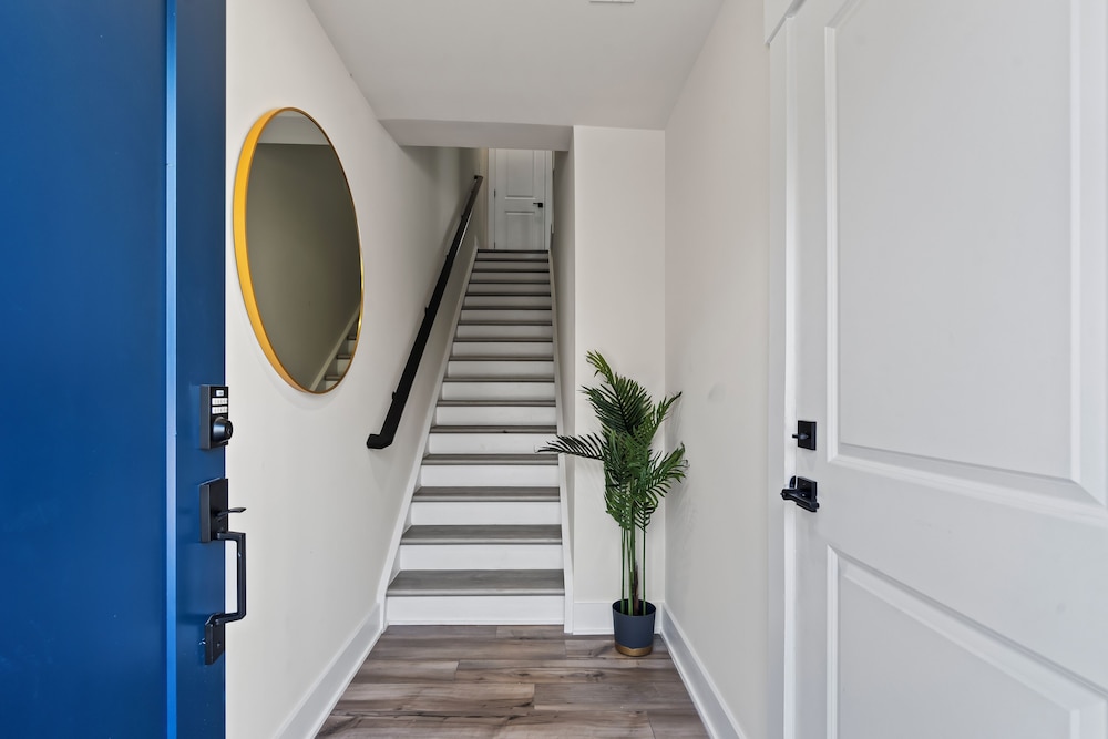 Luxe King 4BR Townhouse in Uptown CLT