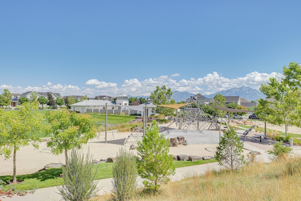 4 Mi to The District: Family Home w/ Tennis Access