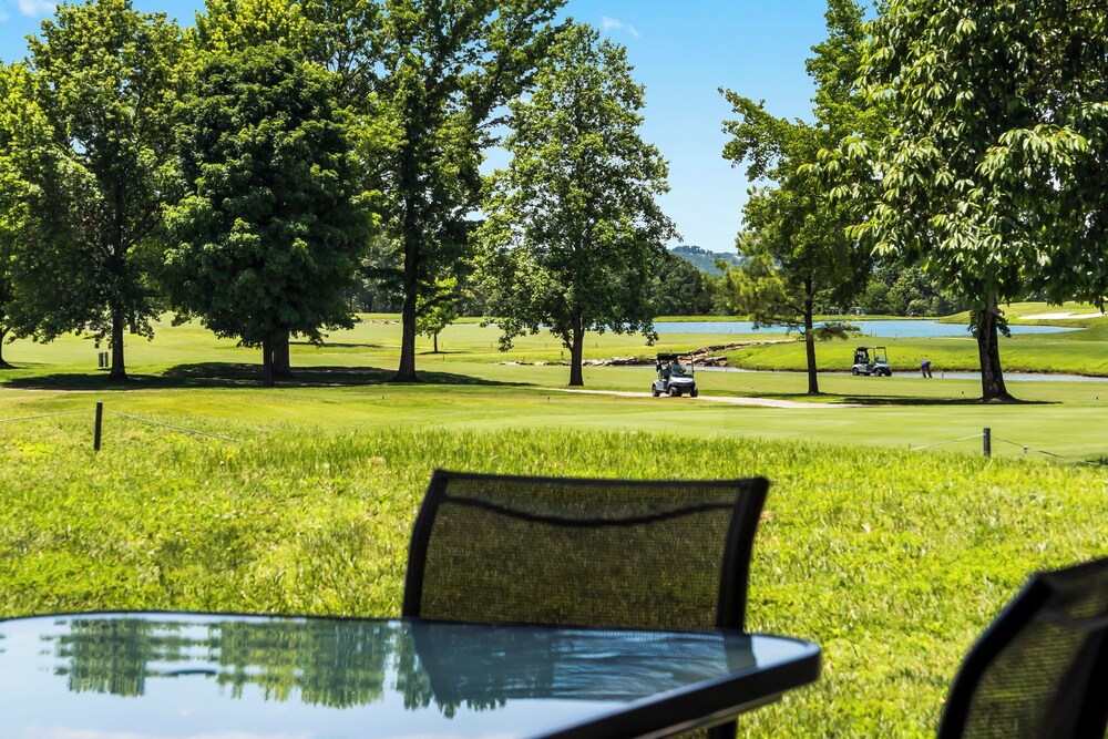 Golf View Escape - Holiday Hills Branson - Golf - Outdoor Pools view 3