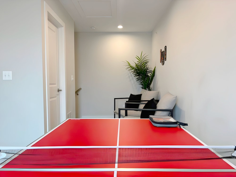 4BR Townhouse with Parking - WV rep 3