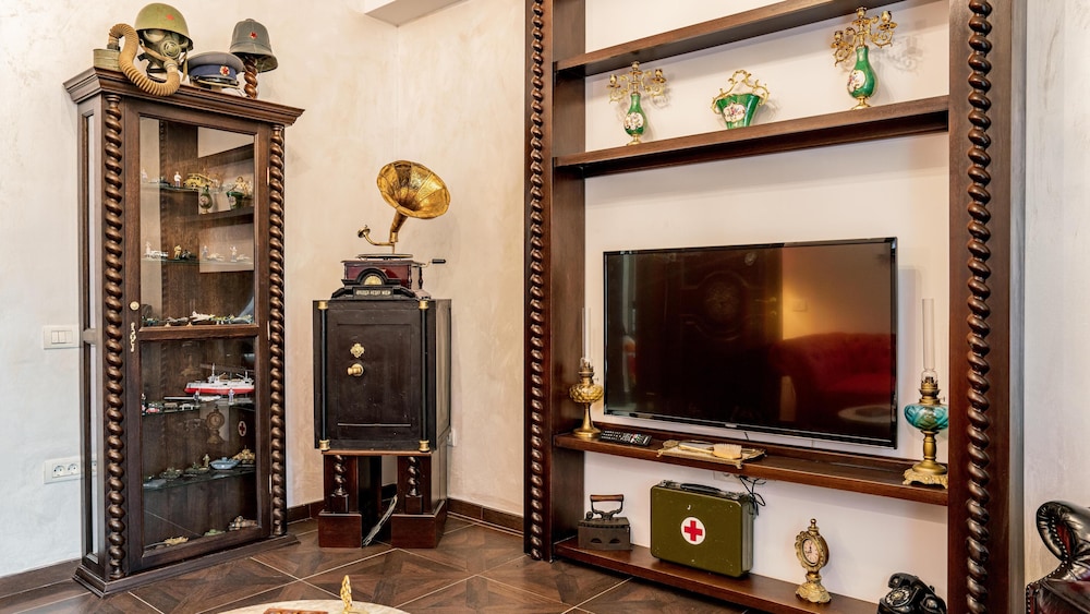 Ussr City Center Luxurious Apartment , Lives the Life of Soviet Generals view 4