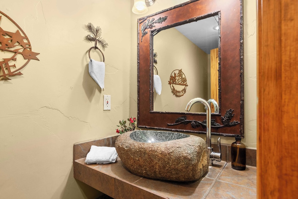 The Fairway Hideaway by Avantstay Game Room, Outdoor Dining & Near Lake Arrowhead