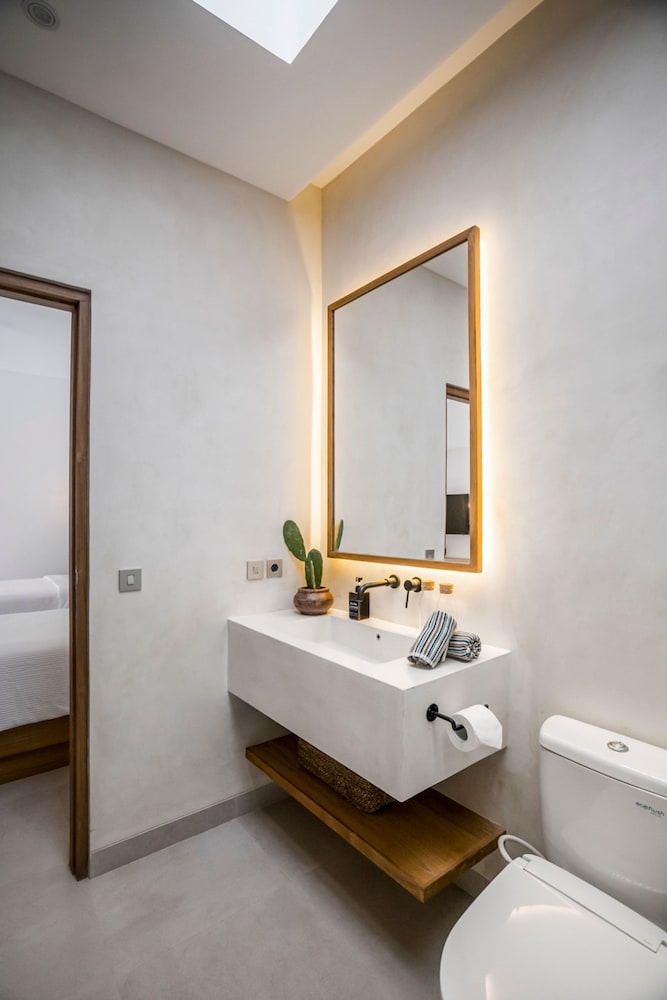 Villa Oasi 1 by Alfred in Bali - Brand New Tropical Luxury 3 BR Bingin Beach