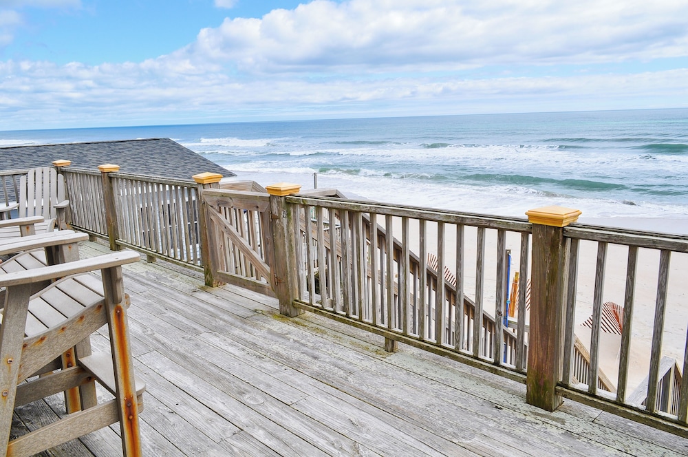 Sunflower Beach House by Topsail Realty