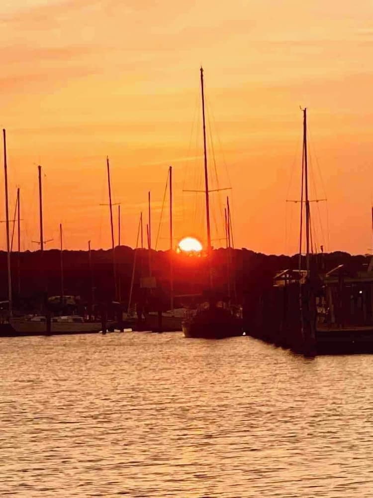 Solomons Island 6BR Family Getaway