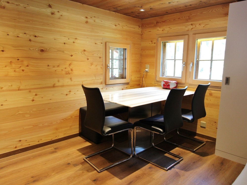 Mountain View Holiday Home in Binntal near Lengtal Deck