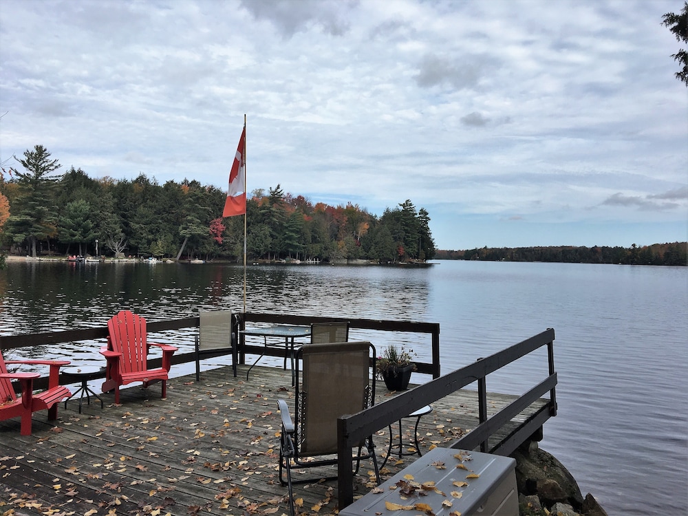 TO Stays - Waterfront Lake House Retreat