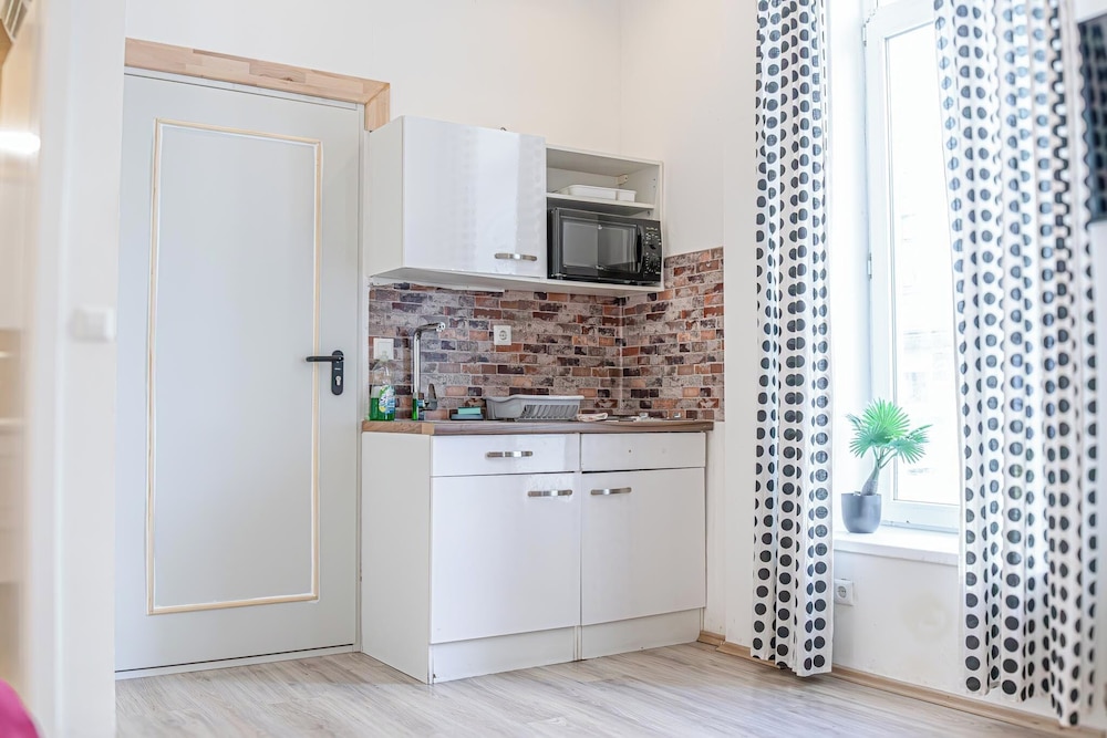 Cozy Apartment for 3 Near Lugner City