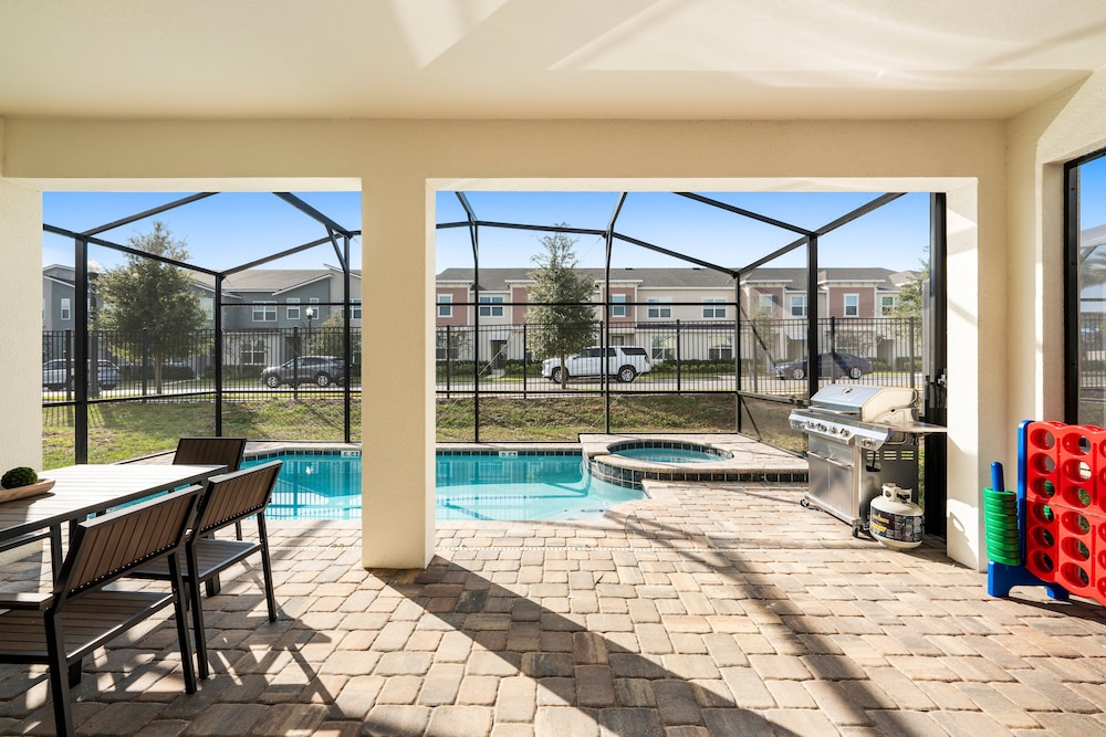 Light Welcoming Fun Resort Home Sleeps 20