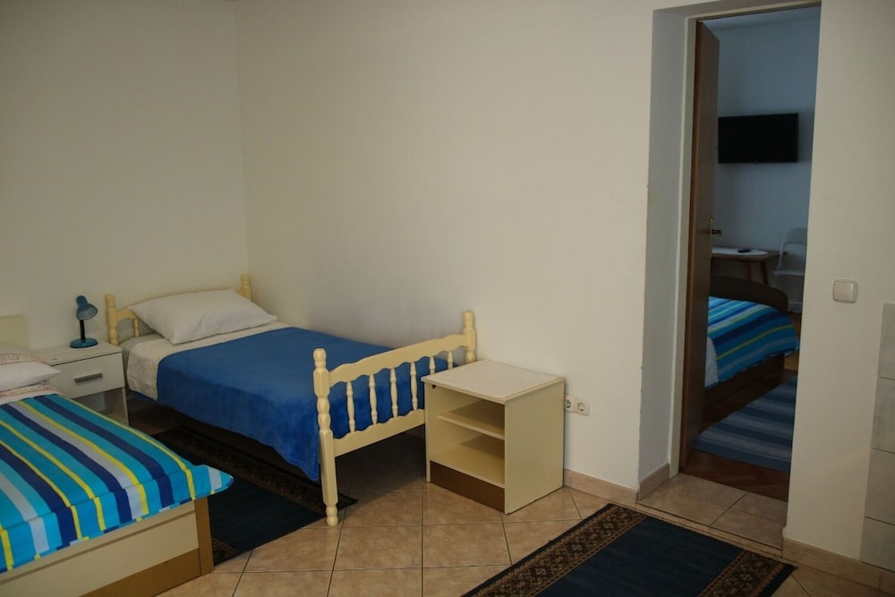 Photo 11