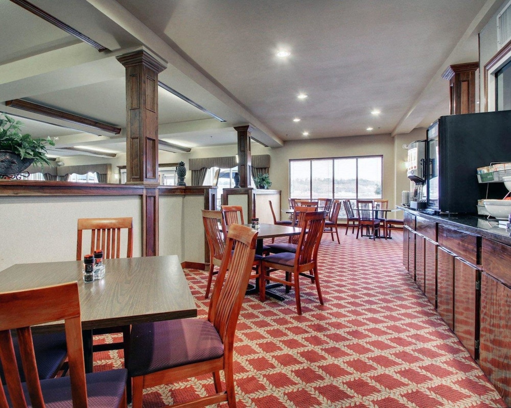 Clarion Suites - Property Image 4