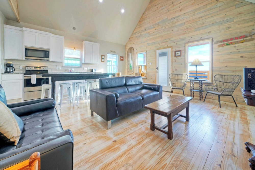 2 Homes, Sleeps 16, Shared Pool+boat Dock Laguna Village Serenity by Avantstay