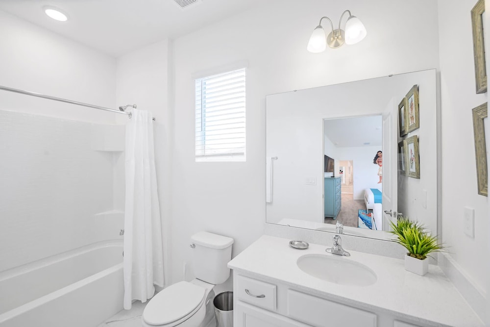 Upstay Luxury Resort Home w Pool & Patiosleeps 26