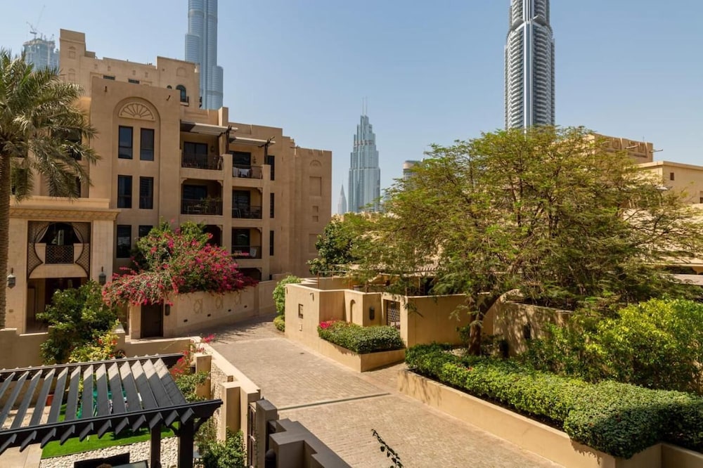 Reehan 1 - Happy Season - 2BR - Downtown