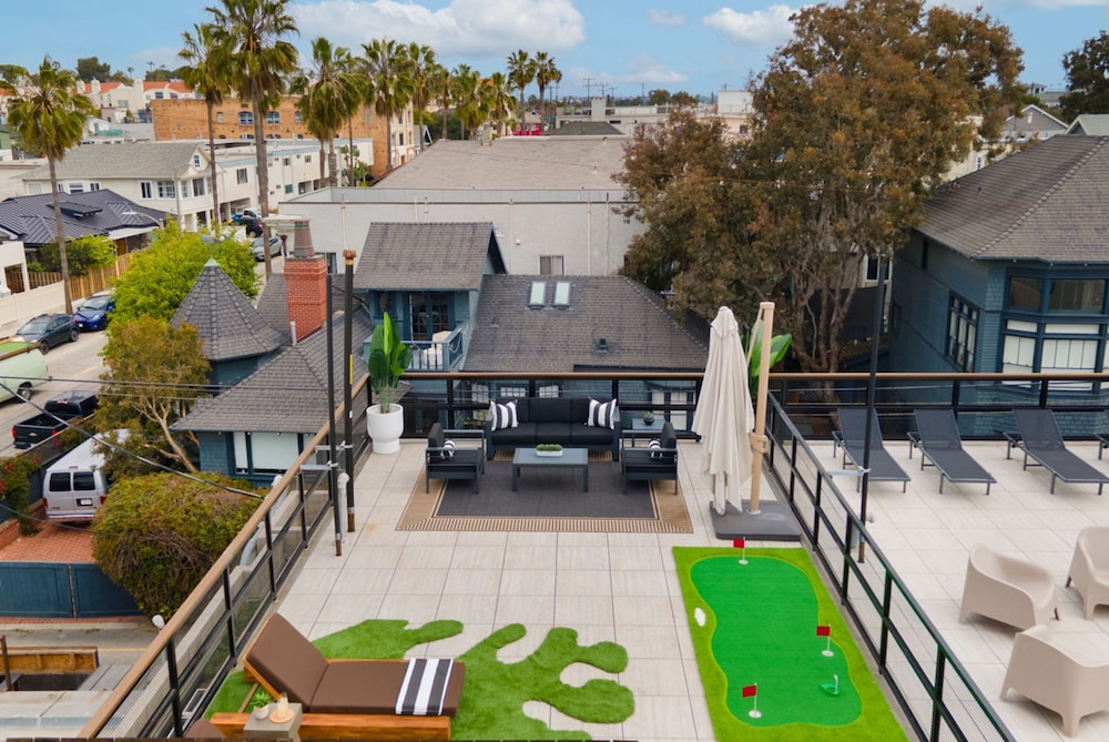 The Santa Monica Sunset - Beachfront Luxury
