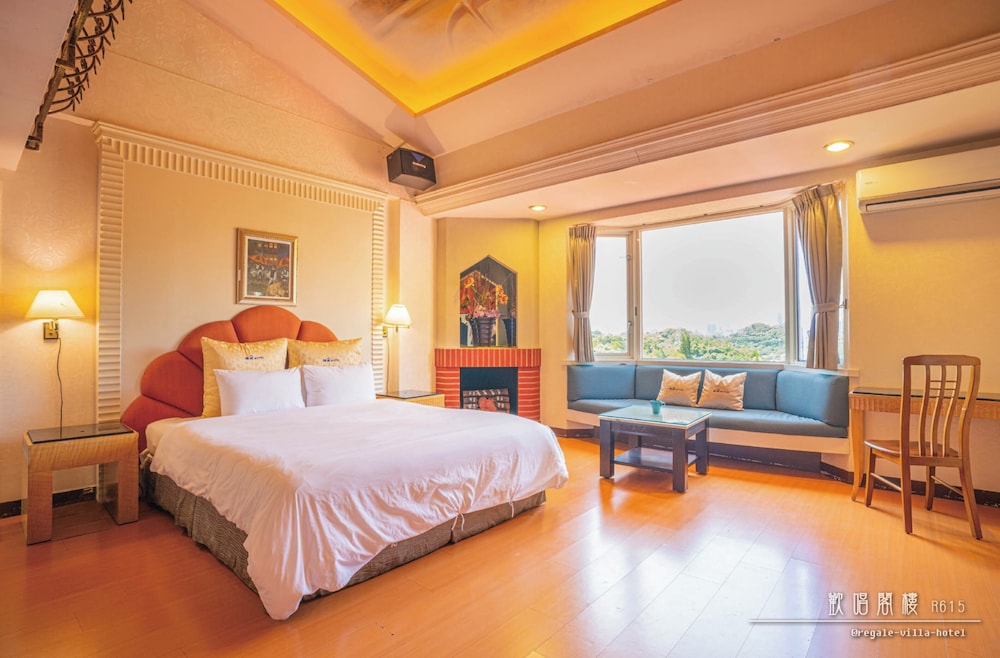 Regale Villa Hotel
