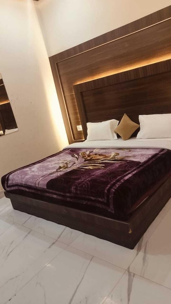 Shri Mohini Kunj Hotel Vrindavan