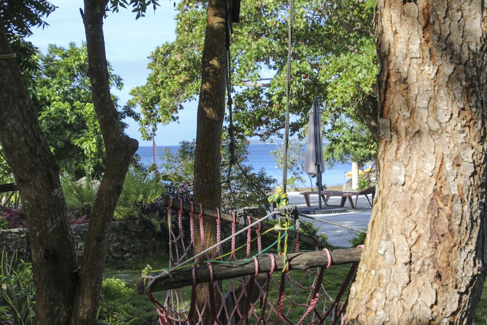 Isla Hayahay Beach Resort and Restaurant