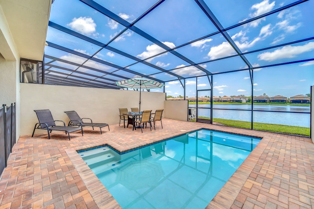 Stunning Lake View! Themed Bedrooms With Comfortable and Sophisticated Decor - Image 5