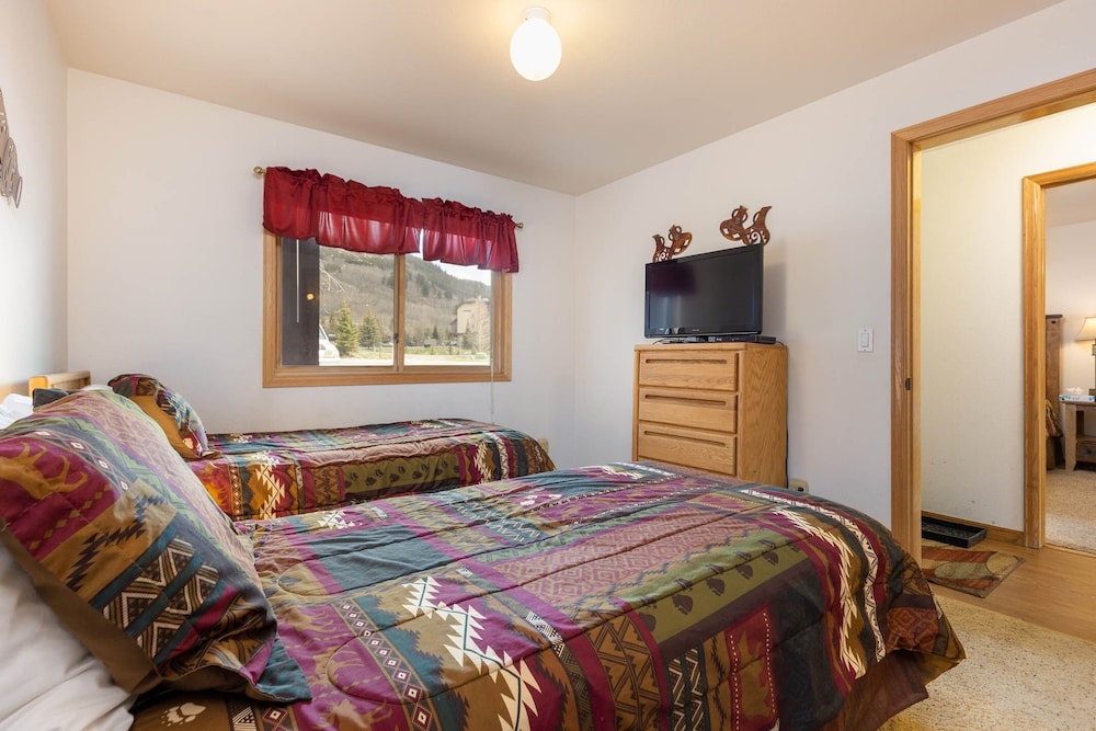 113 Cinnamon Ridge 2 Bedroom Condo by RedAwning view 5