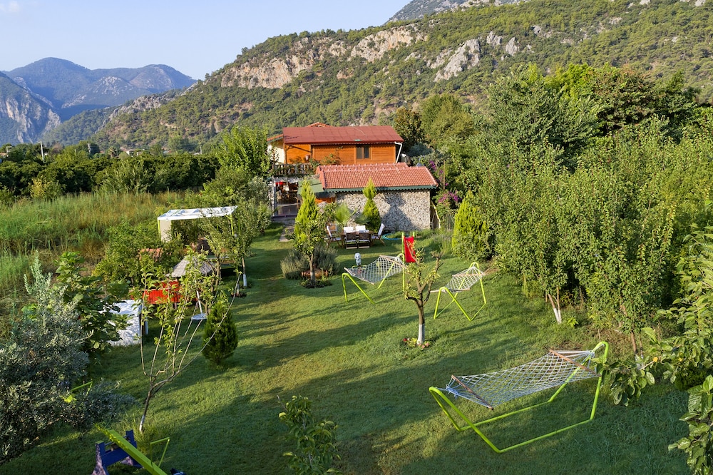 Flora Pansiyon Cirali