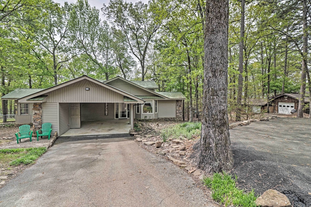 Secluded Edgemont Getaway w/ Huge Outdoor Deck! view 4