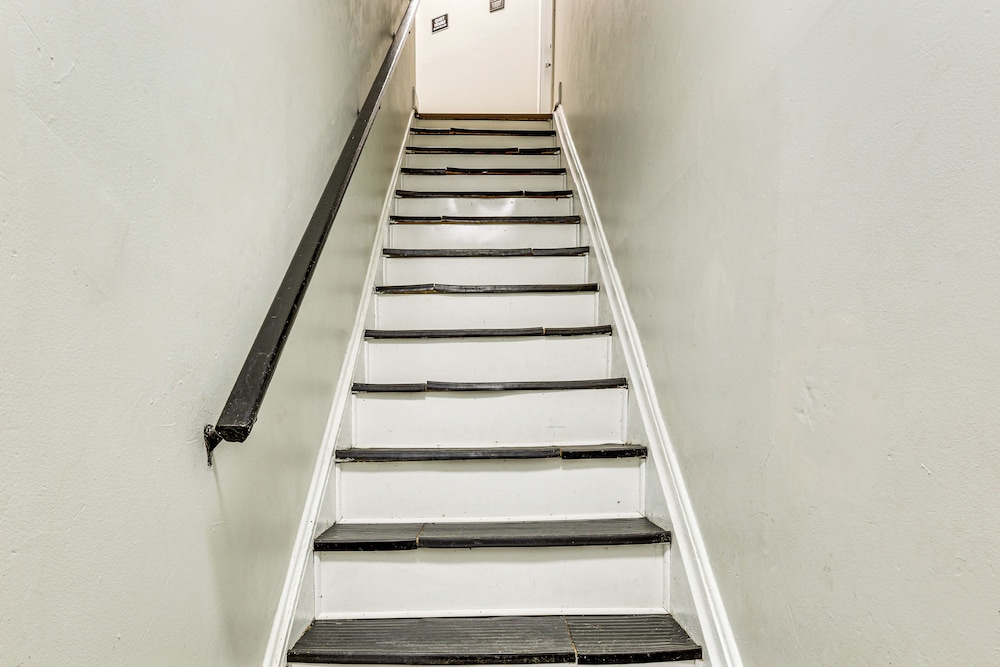 1 Mi to Camden Clark: Central Parkersburg Condo