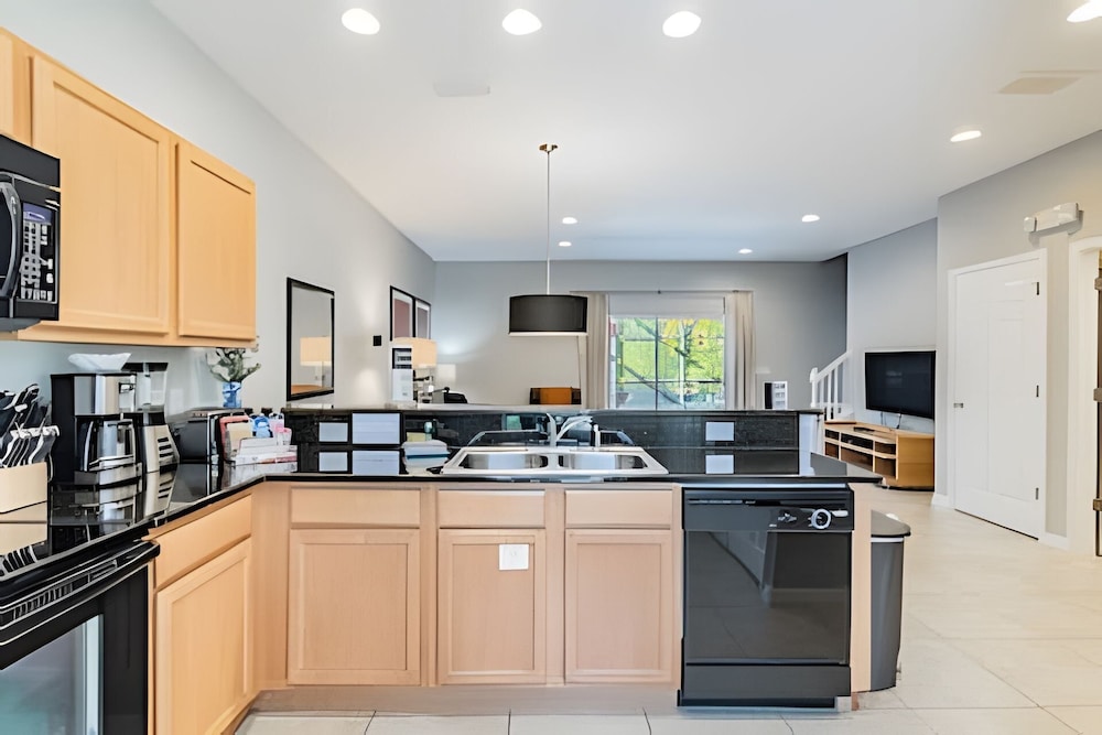 3bd/2.5ba Private Jacuzzi King Bed