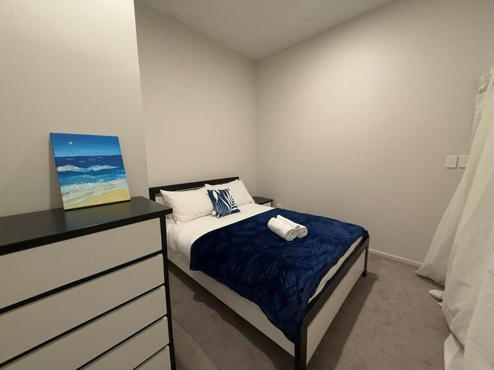 free parking 2Bed family home in AKL CBD