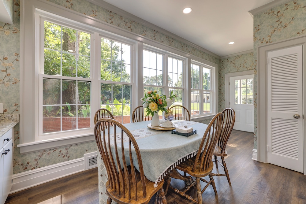 Home on Sprawling Estate, 6 Mi to Dtwn Spartanburg