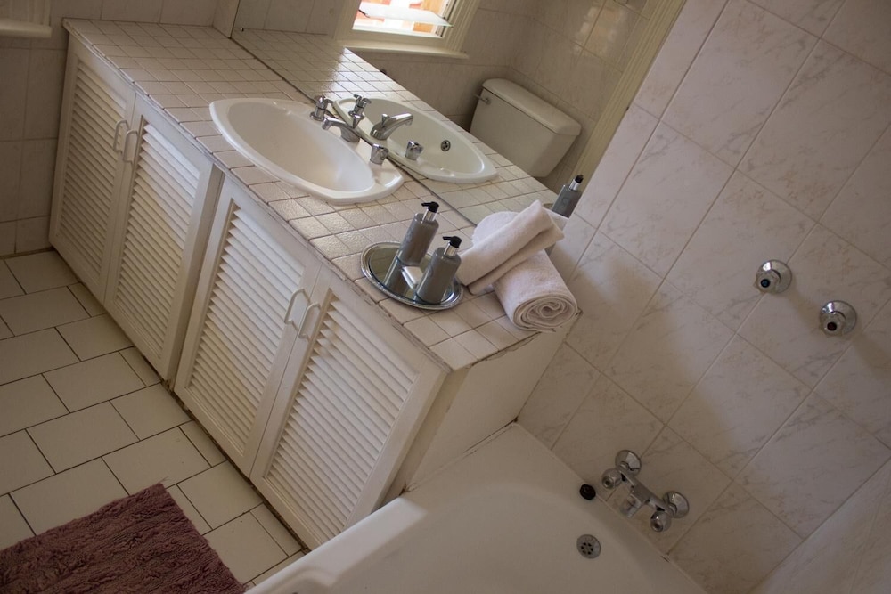 Maple's Guest House