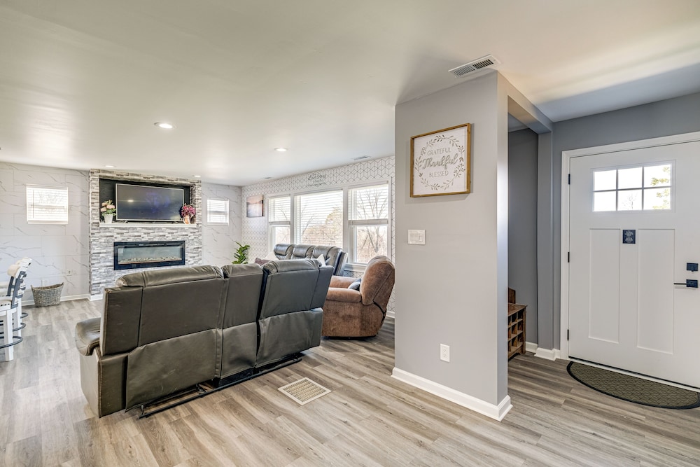 5 Mi to Dtwn: Family-friendly Home in Roanoke!