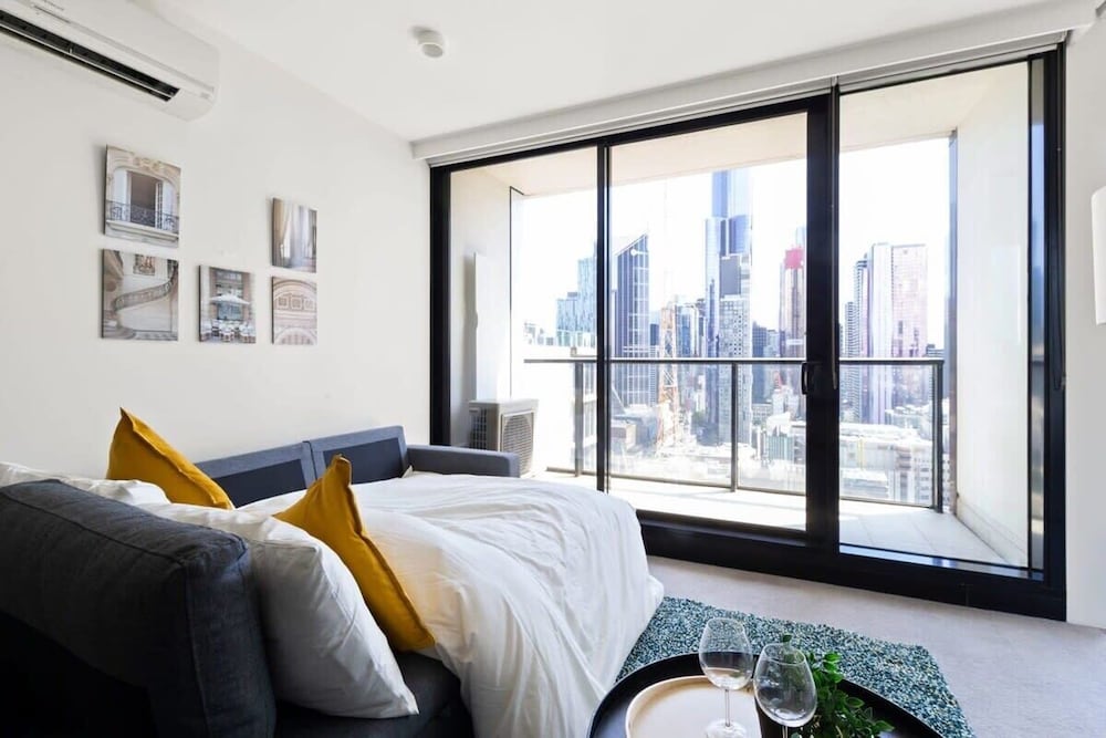 A Comfy 2BR Apt Near Melbourne Central, City Views