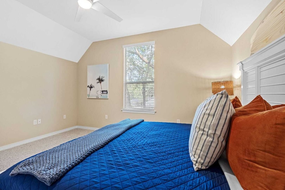 Honey Bee Bungalows by Avantstay Boat Friendly, Pool Access